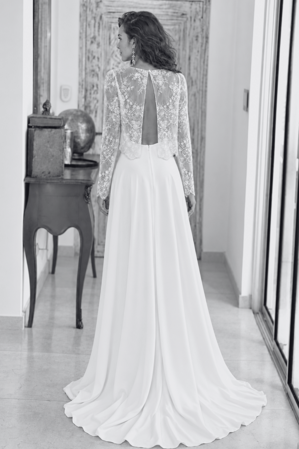 Robe de mariée longue Sensuelle en crêpe, collection Exclusives 2026 – photo 3